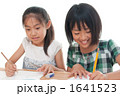 勉強する女の子