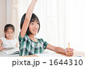 勉強する女の子