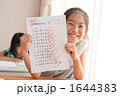 勉強する女の子