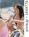 ラムネを飲む女の子