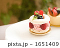 1651409
