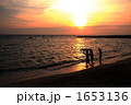 夕日 子供 海
