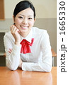 休み時間の女子高生