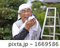 1669586
