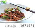 辛い味噌のホルモンとニンニクの芽の炒め