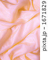 1671829