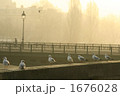 早朝のパリの街