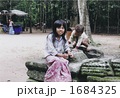 遺跡で遊ぶカンボジアの子供