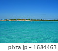 透明感溢れる海に浮かぶ島