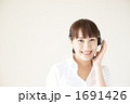 オペレーター（モデル：吉田千絵美）