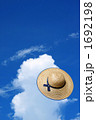 1692198