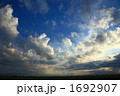 1692907