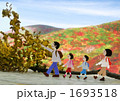1693518