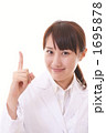 医師または薬剤師（モデル：吉田千絵美）
