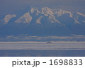 観光砕氷船おーろらと斜里岳