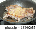 調理中のラム肉