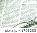 英字新聞と眼鏡