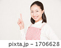 エプロンをした女性