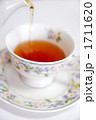 紅茶を注ぐところ２