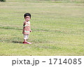 佇む１歳児