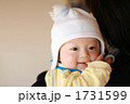 指しゃぶりの赤ちゃん