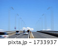 高架道路と車の流れ