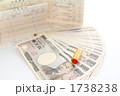 定期預金の通帳とお金の節約イメージ
