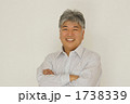 シャツを着たシニア男性