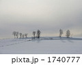 雪原と雪雲の美瑛の丘