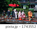 1743552
