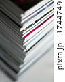 山積みの雑誌