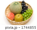 ブドウとメロンと桃と梨