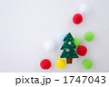 カラフルボンボンとフエルトのクリスマスツリー