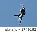 急旋回を行うF-2