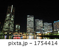 みなとみらいのビル群と屋台舟の夜景