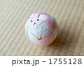 顔のある手まり