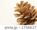 クリスマスオーナメントの松かさ