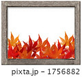 木枠フレームと紅葉
