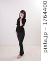 女性と携帯電話