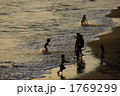 黄金色に輝く砂浜
