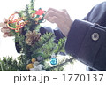 クリスマスツリーを飾る