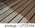 半分だけ塗装したウッドデッキ
