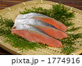 1774916