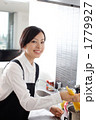 キッチン 料理 女性