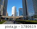大都会 東京新宿の高層ビル群とオフィス街