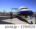 小型旅客機の正面アップ