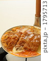 カツ丼の調理シーン