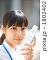 水分補給イメージ（モデル：都倉幸恵）