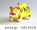 1813418