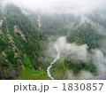 谷を漂う雲たち